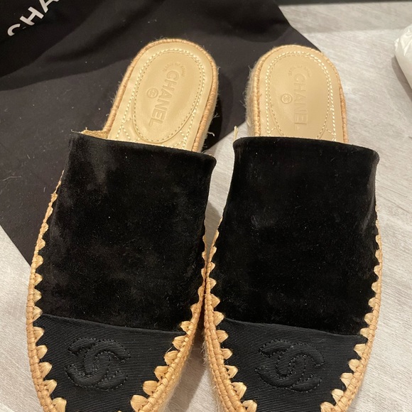Chanel mules, never worn. - Picture 2 of 7